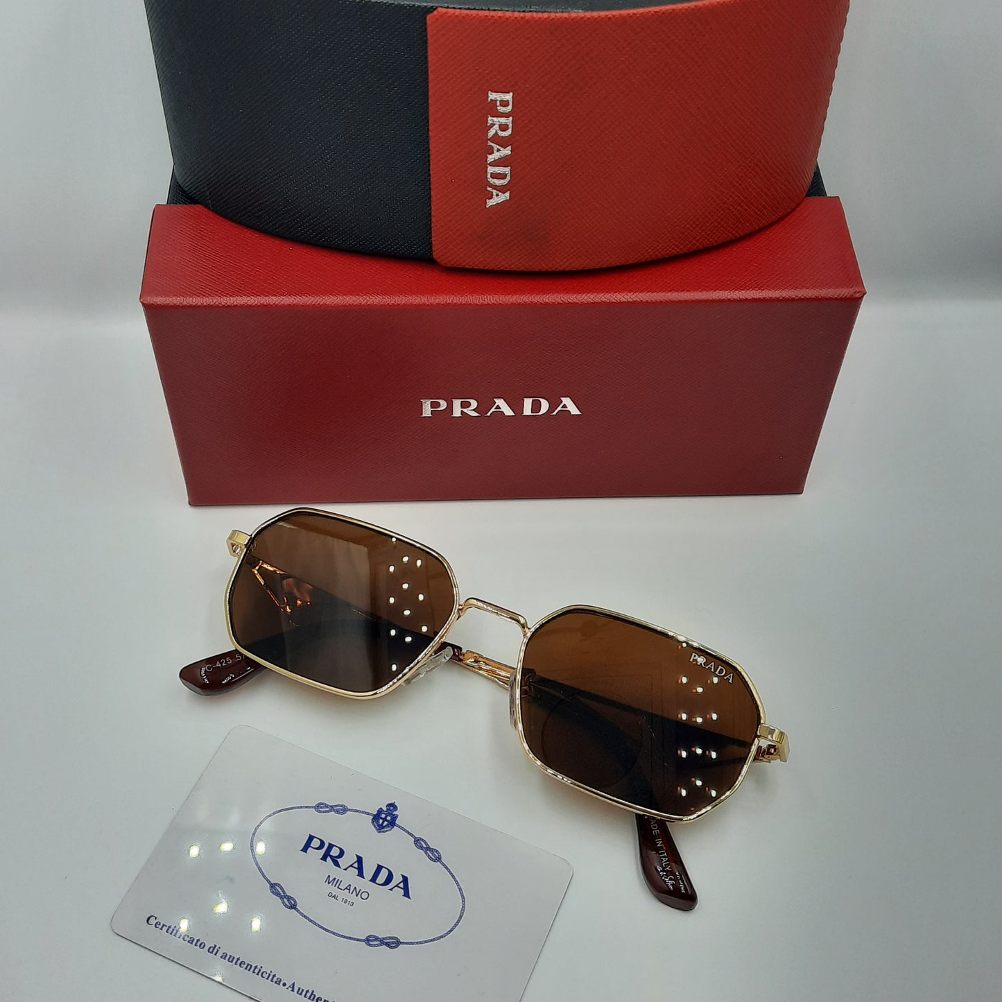 PRADA doré marron