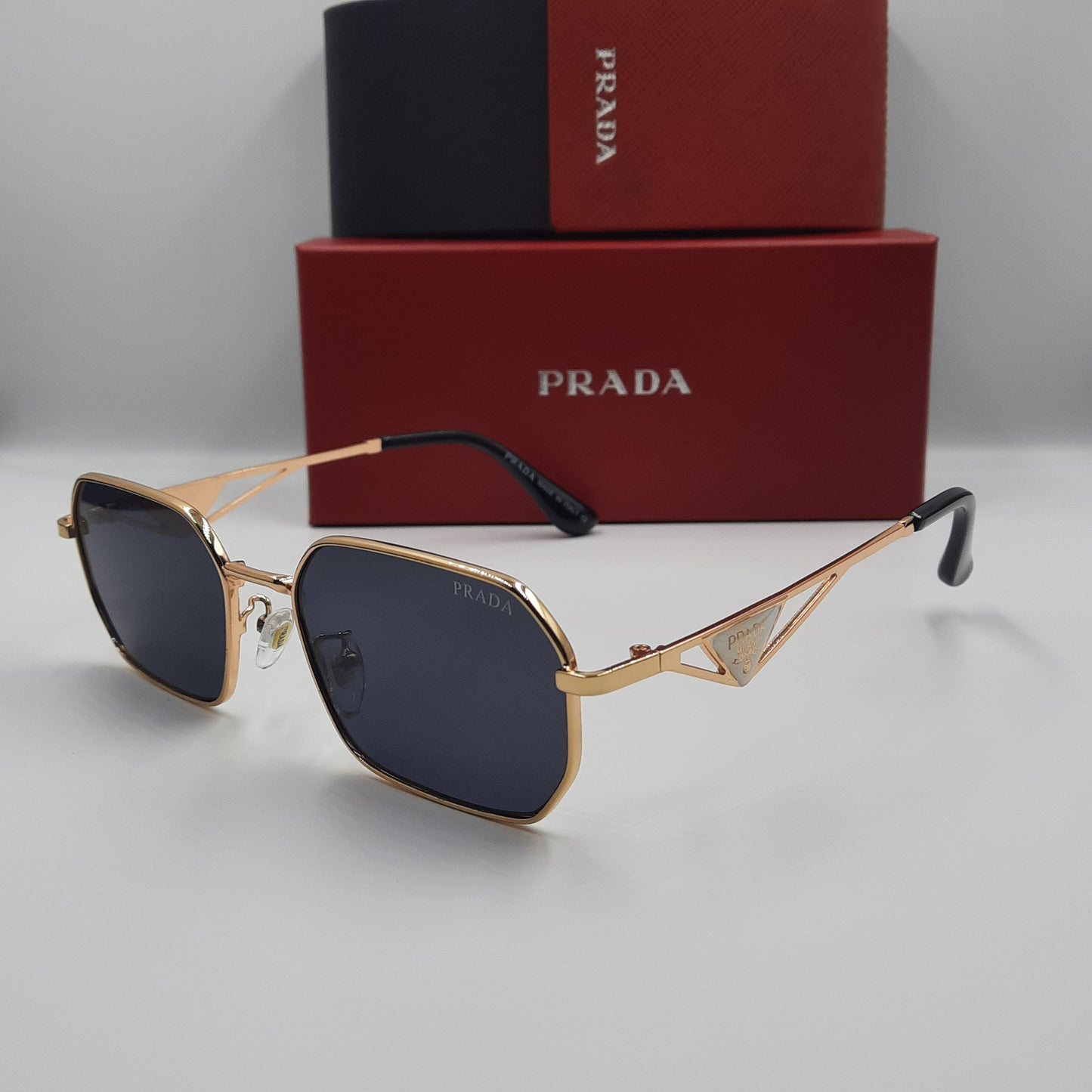 PRADA noir doré blanc