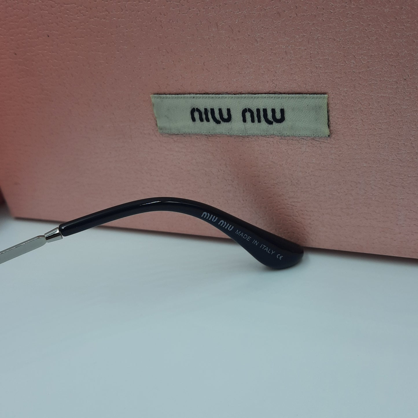 MIU MIU gris argenté