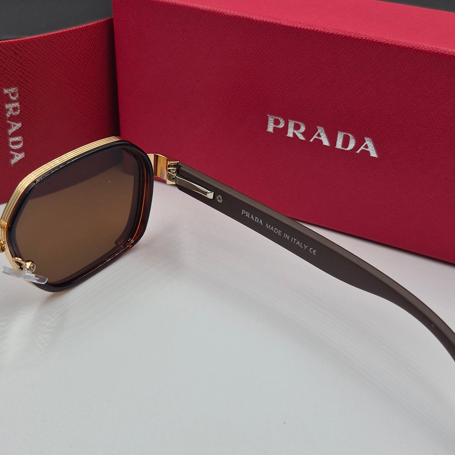 PRADA doré marron rouge flexible