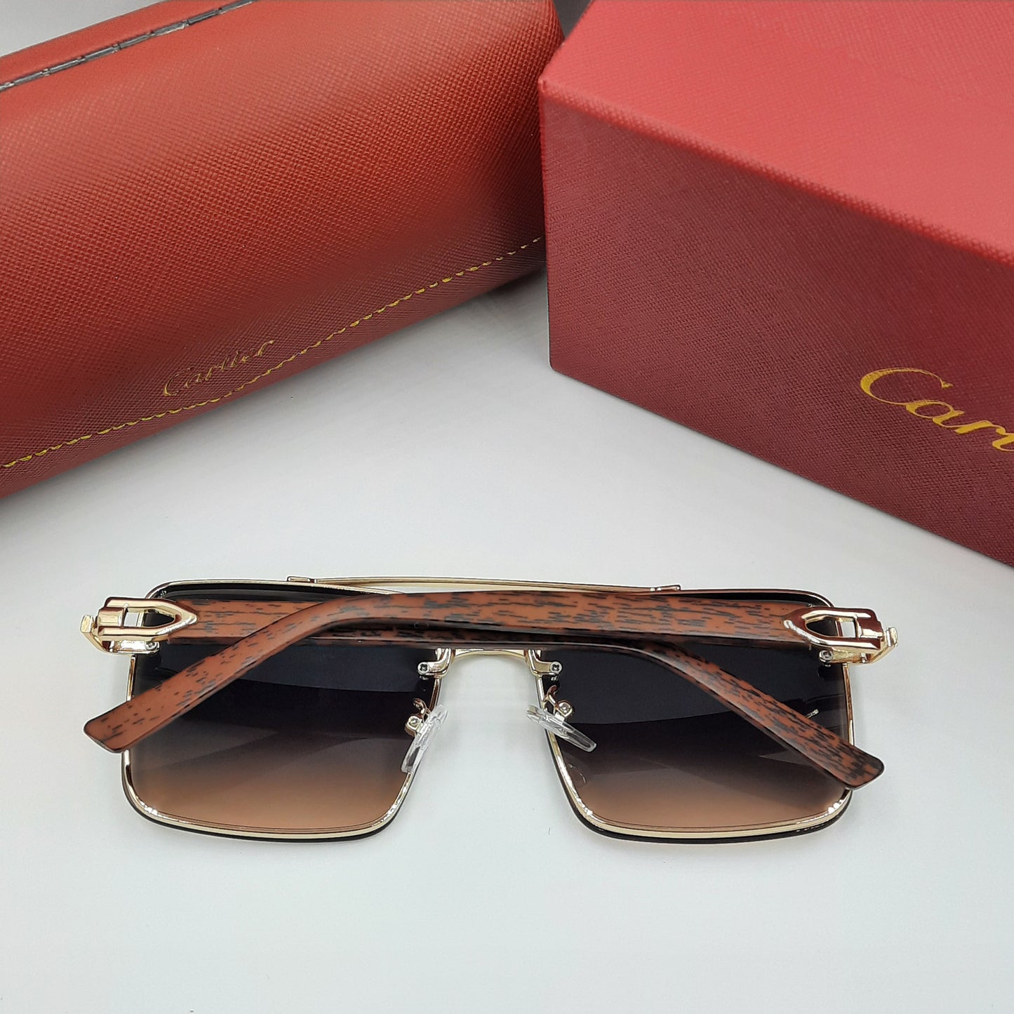 CARTIER doré marron
