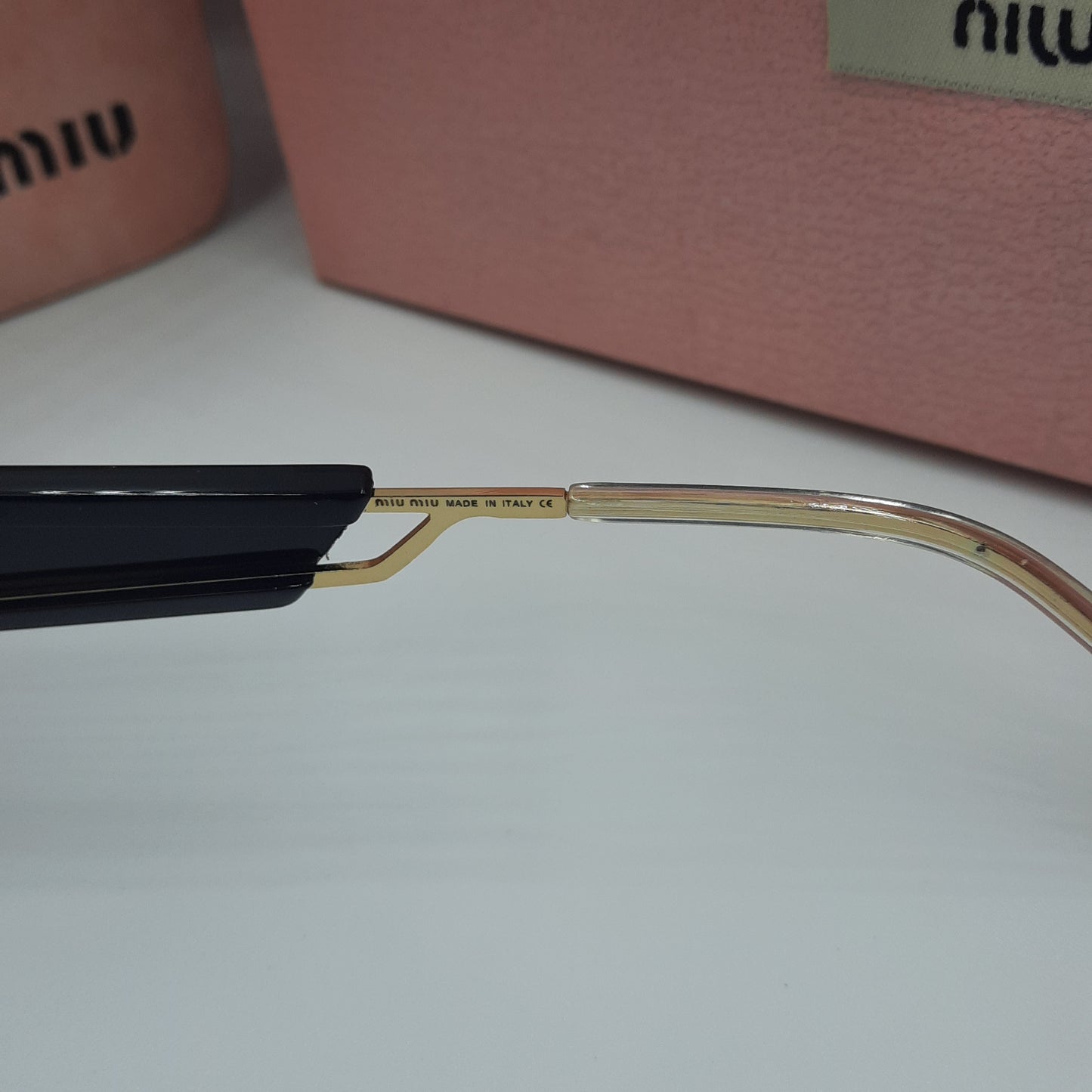 MIU MIU doré noir
