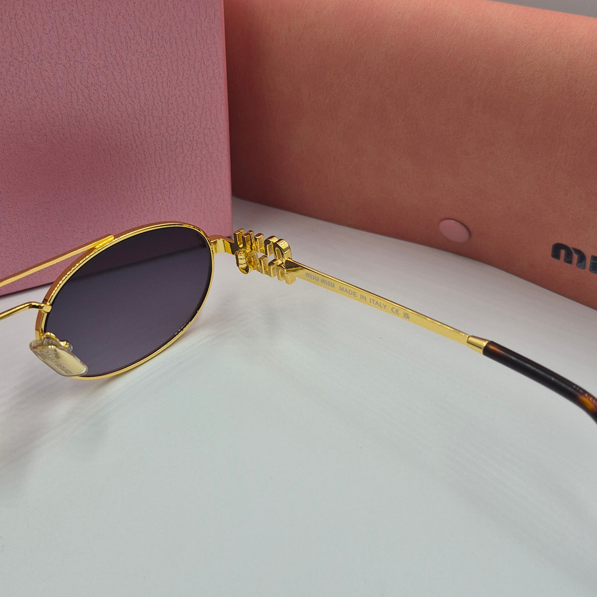 MIU MIU doré noir
