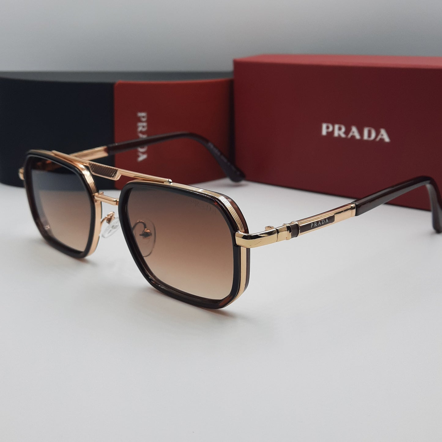 PRADA doré marron