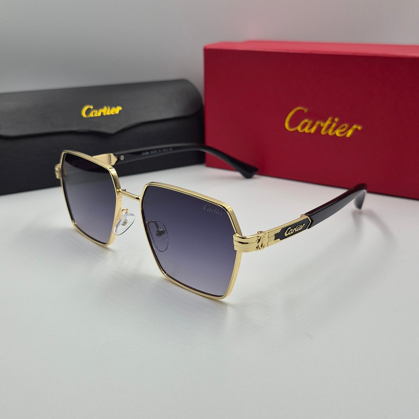 CARTIER noir doré